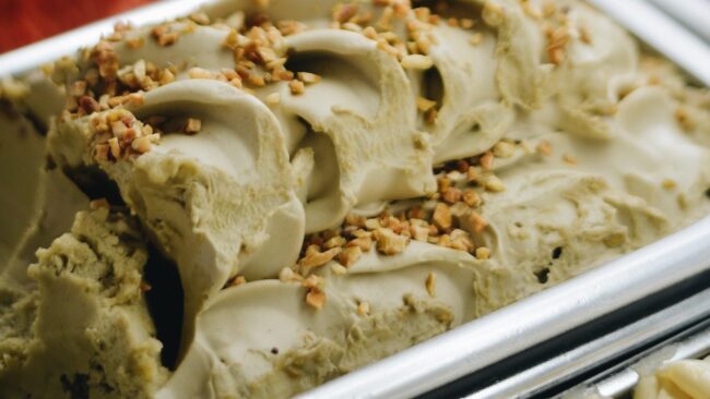 larte-di-abbinare-i-gusti-nel-gelato-consigli-per-creare-combinazioni-irresistibili.jpg L’arte di abbinare i gusti nel gelato: consigli per creare combinazioni irresistibili