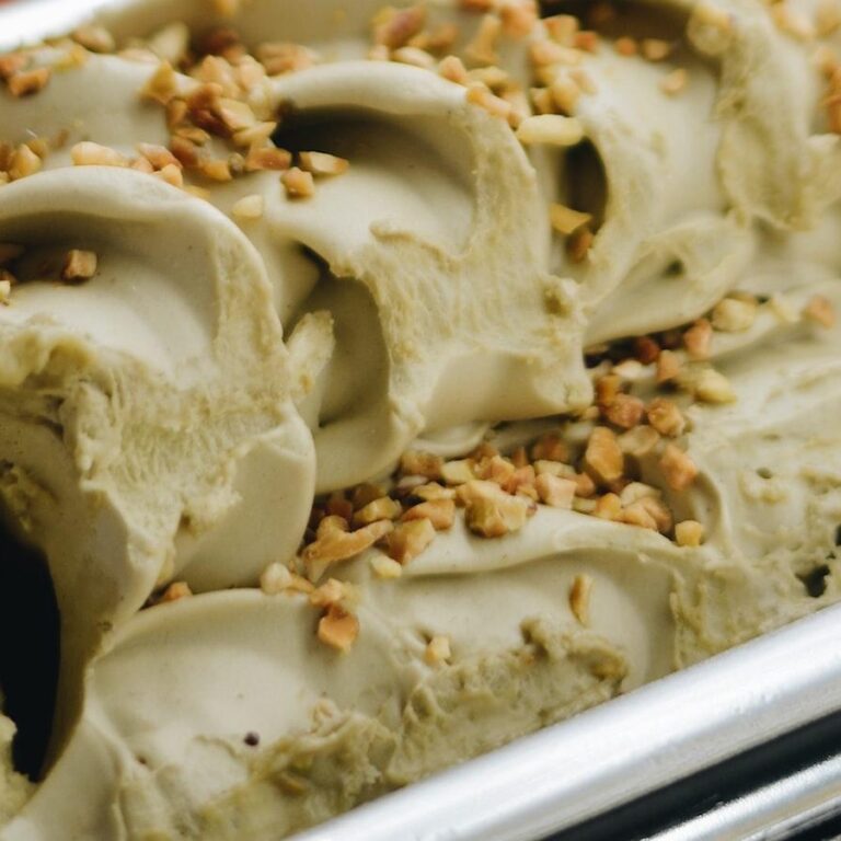 L’arte di abbinare i gusti nel gelato: consigli per creare combinazioni irresistibili